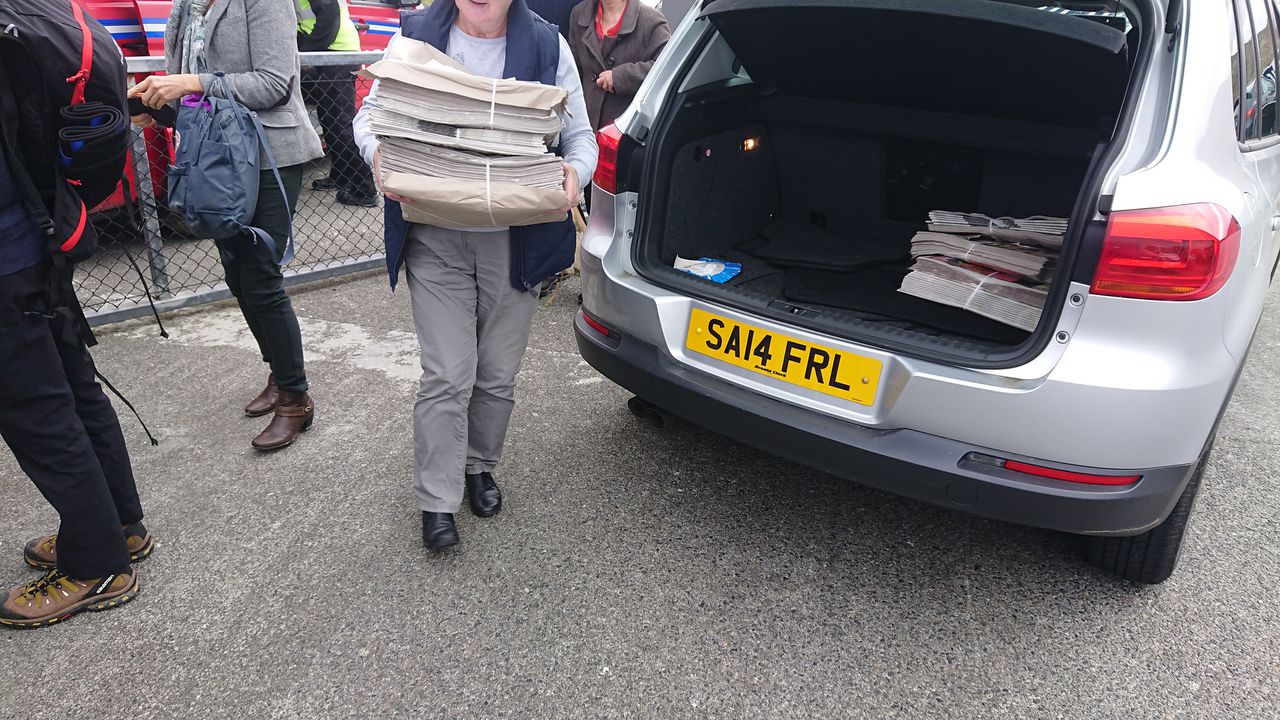 photo daily newspapers arriving